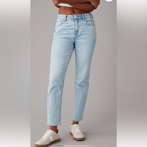 American Eagle strigid mom Jean